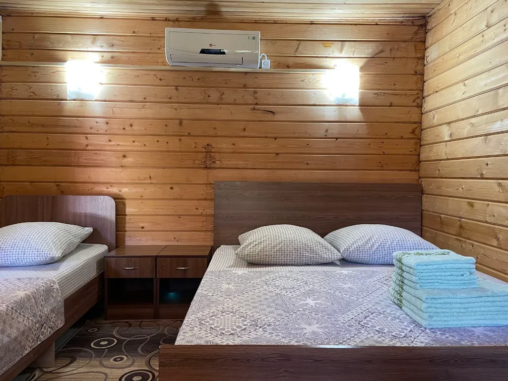 Квартира Квартира Уютный номер с мини кухней в деревянном доме недалеко от моря — Анапа