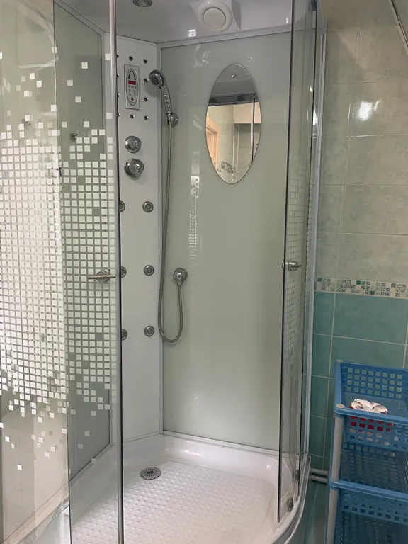 Дом с баней и детской площадкой, рядом лес и горы