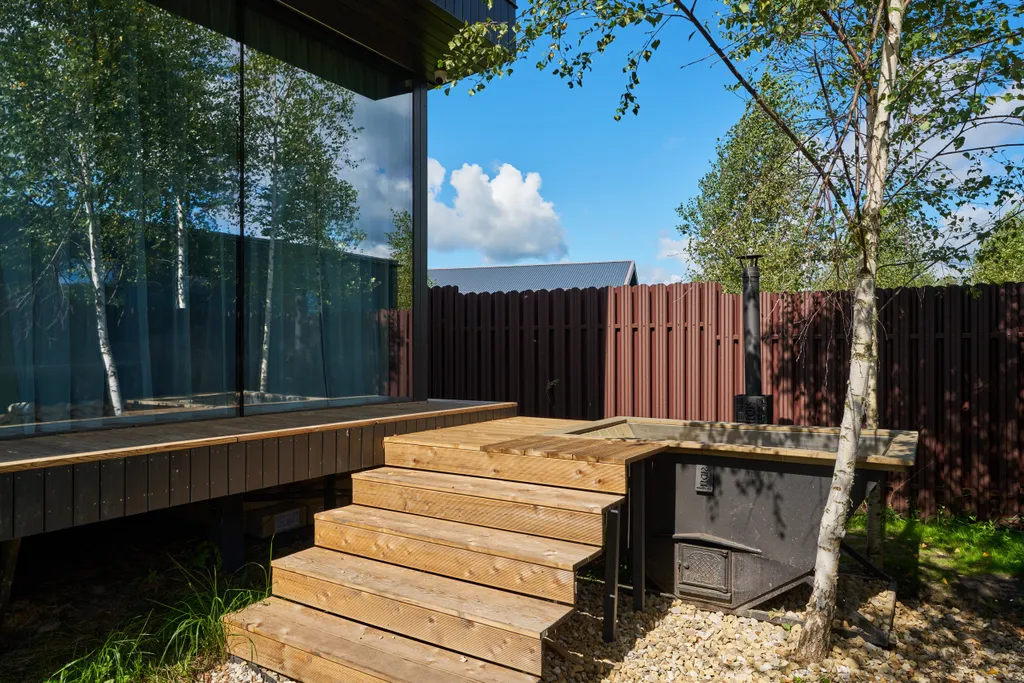 Коттедж Домик у реки в окружении сосен с камином, сауной и чаном — Семеновское