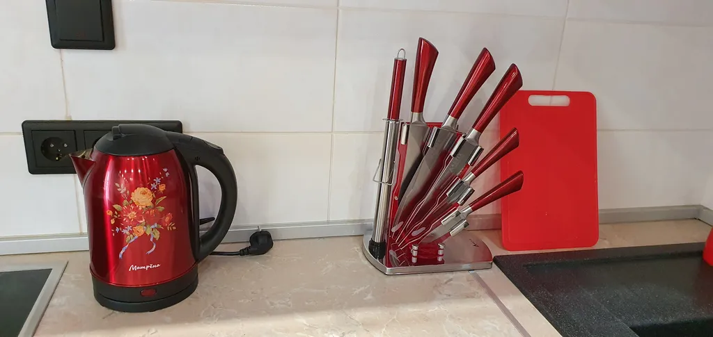 Уютная студия с отдельной спальной зоной, рядом с Иртышом