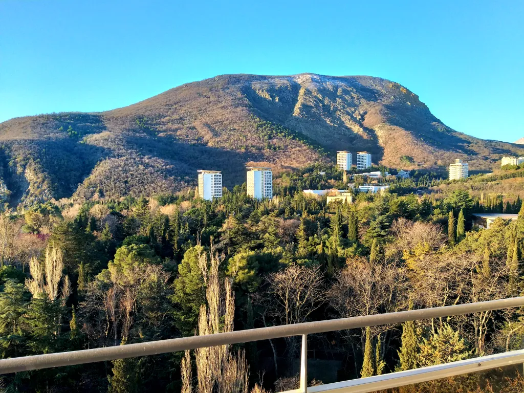 Уютная квартира с захватывающим видом на море и гору Аю-Даг