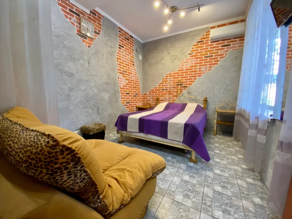 Квартира Семейные апартаменты на 4-х в самом центре Ялты у моря, парковка бонус — аренда посуточно в Ялта