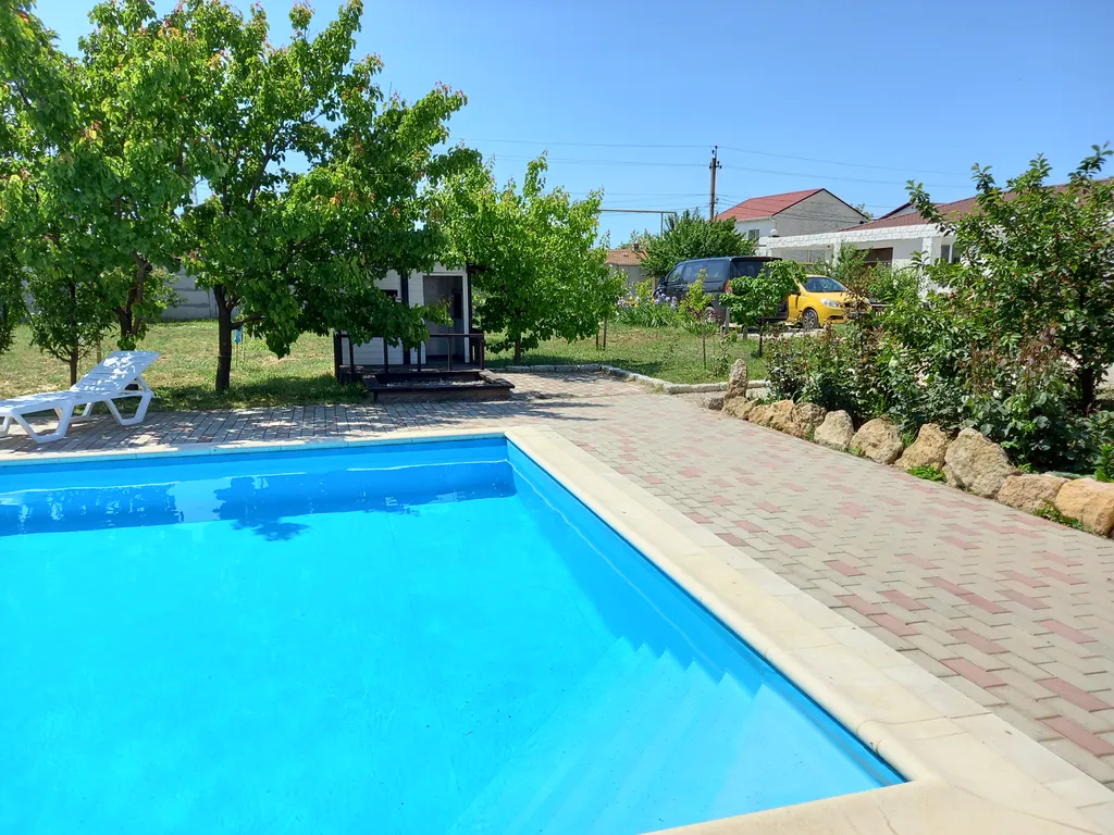 Дом с бассейном