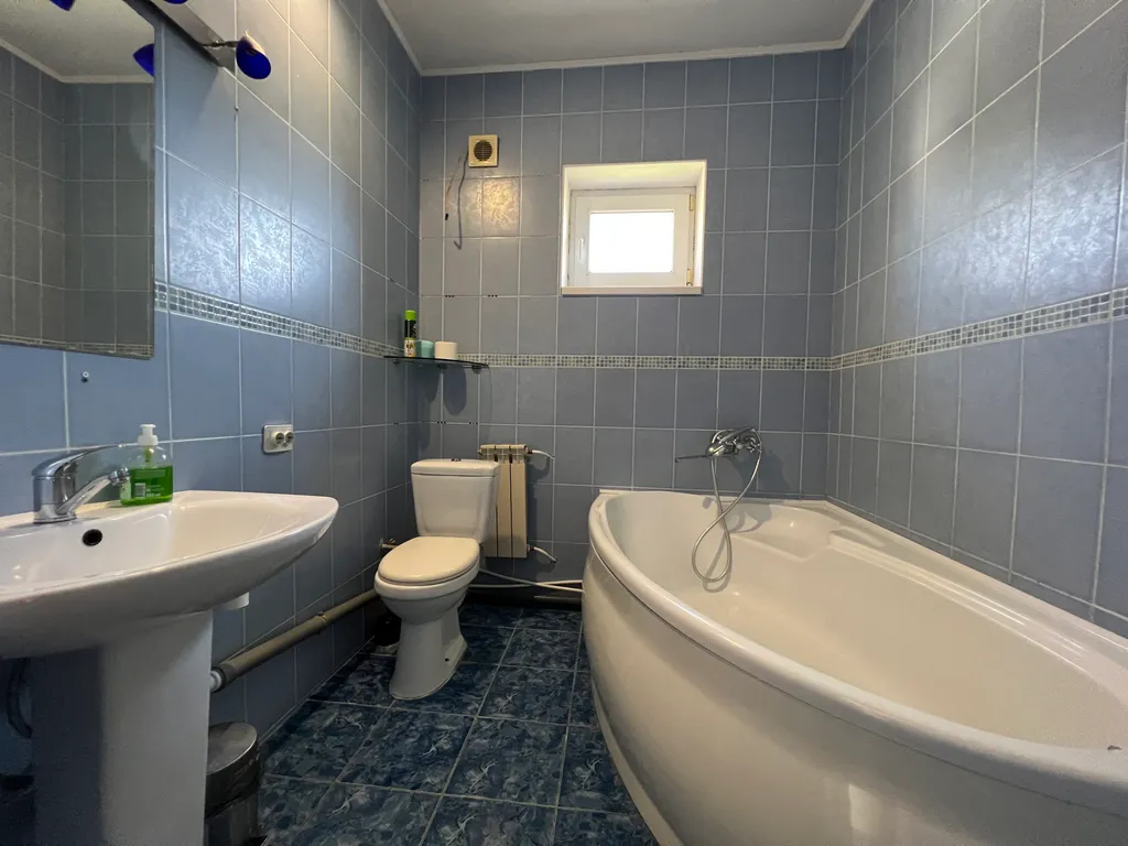 Дом с бассейном и баней