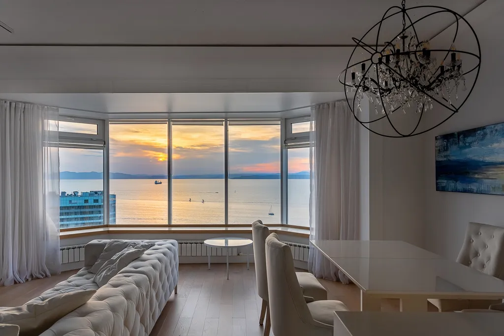 Семейная квартира на первой линии на главной набережной города