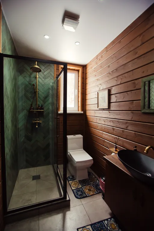 Большой панорамный коттедж в английском стиле с видом на озеро