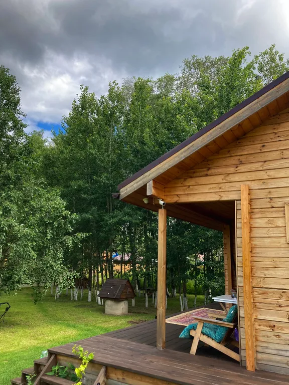 Домик с печью/камином в окружении природы