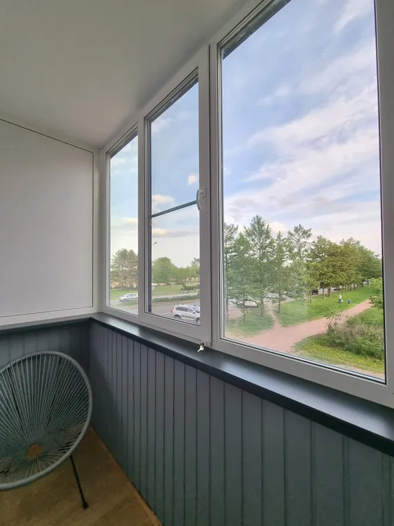 Современные апартаменты с джакузи у озера