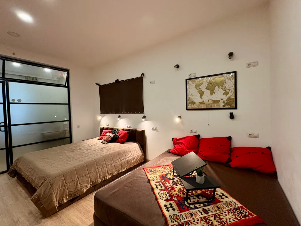 Просторная квартира в центре с собственным двориком