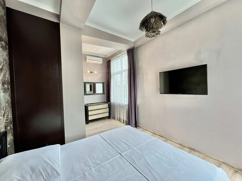 Дом в Гаспре с бассейном и беседкой