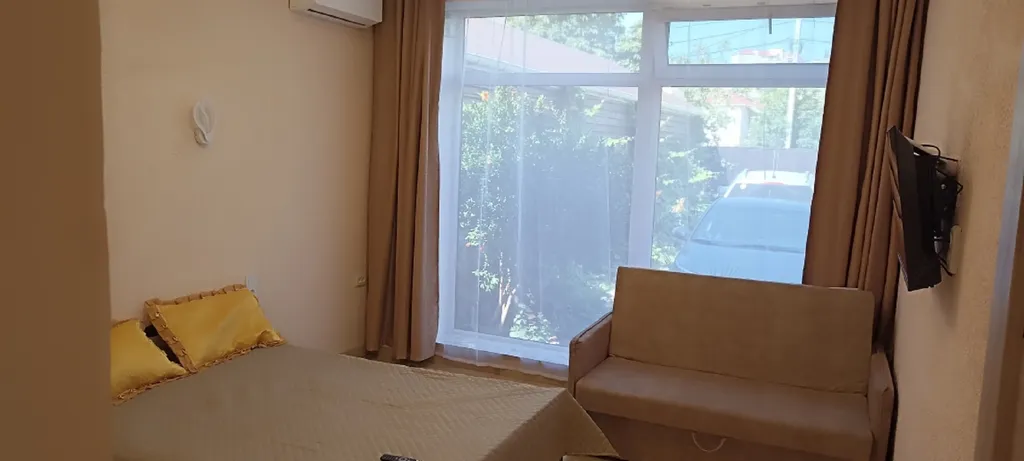 Дом со своим двором