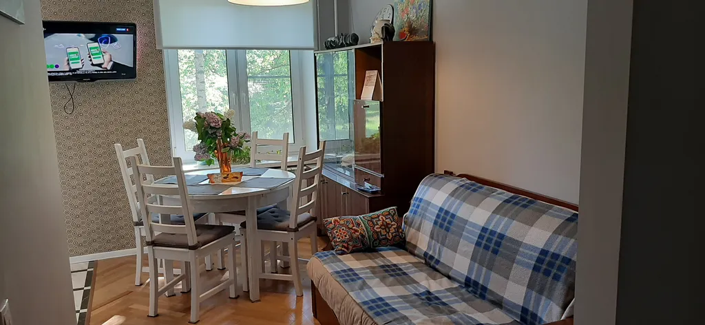 Уютная квартира в центре Петергофа с видом на сквер и пруд — аренда посуточно в Петергоф