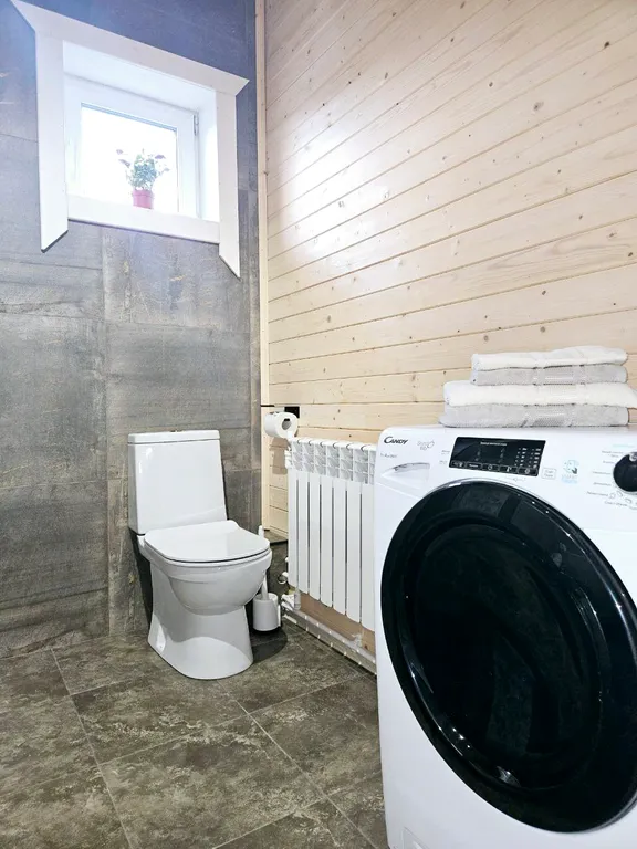 Дом с большой террасой, банным чаном и баней на дровах в окружении леса