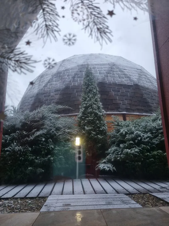 Уникальный двухкупольный дом-бунгало