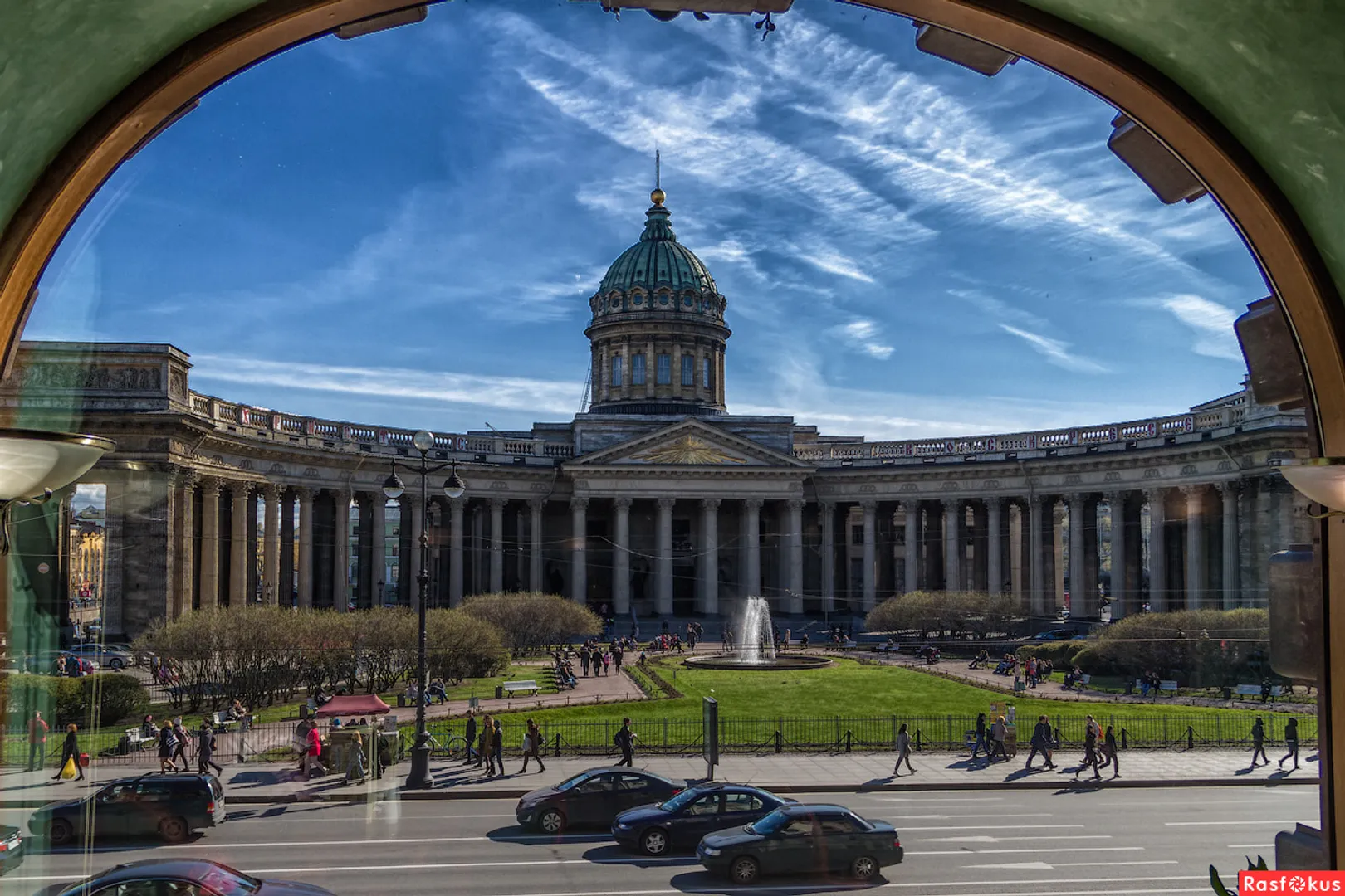 18 минут на метро до центра Петербурга, метро Адмиралтейская