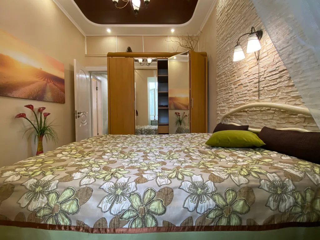 Двухкомнатная квартира возле набережной Ялты