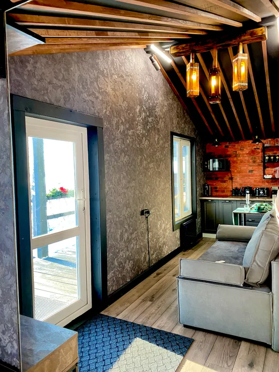 Загородный дом Loft lodge на берегу реки Ангара