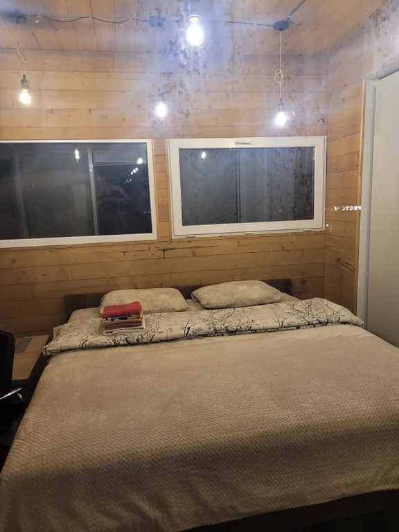 Домик у снежных вершин