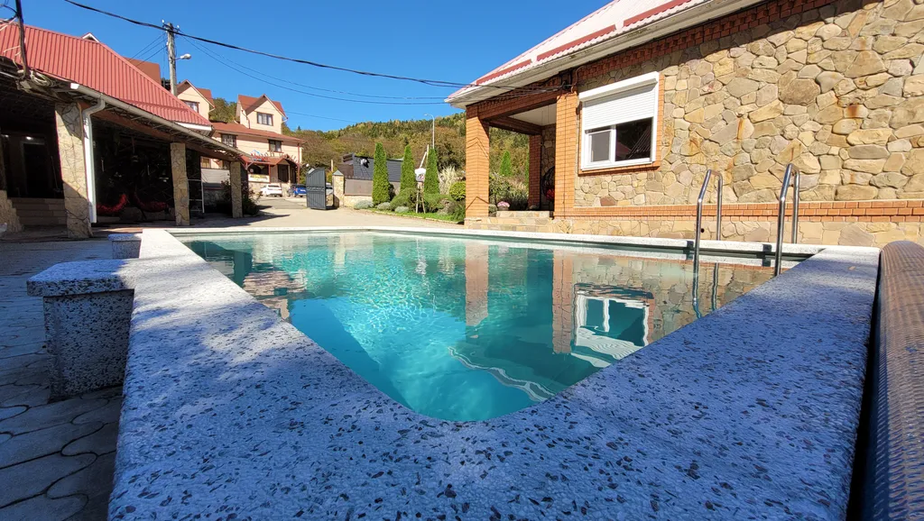 Коттедж в горном районе и на берегу реки