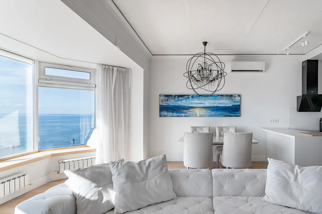 Семейная квартира на первой линии на главной набережной города