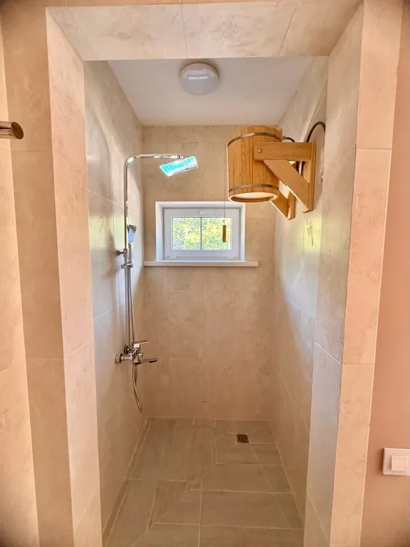 Коттедж Дом с большим бассейном в окружении леса, гор и реки — Горячий Ключ