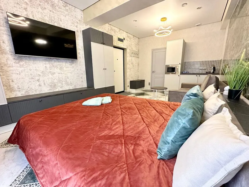 Дизайнерская студия в двух шагах от моря с бассейном