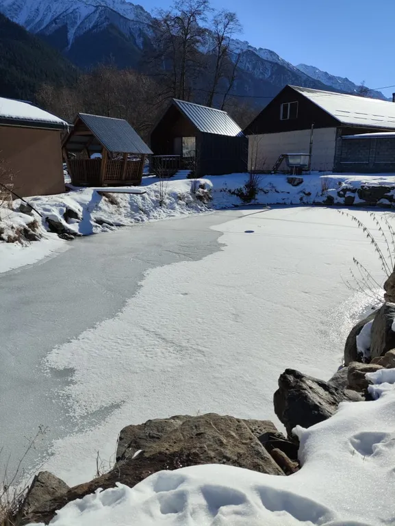 Домик у озера