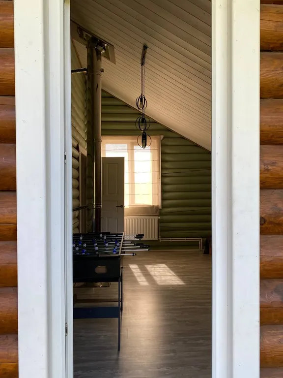 Уютный бревенчатый дом Life veranda на берегу пруда с баней на дровах