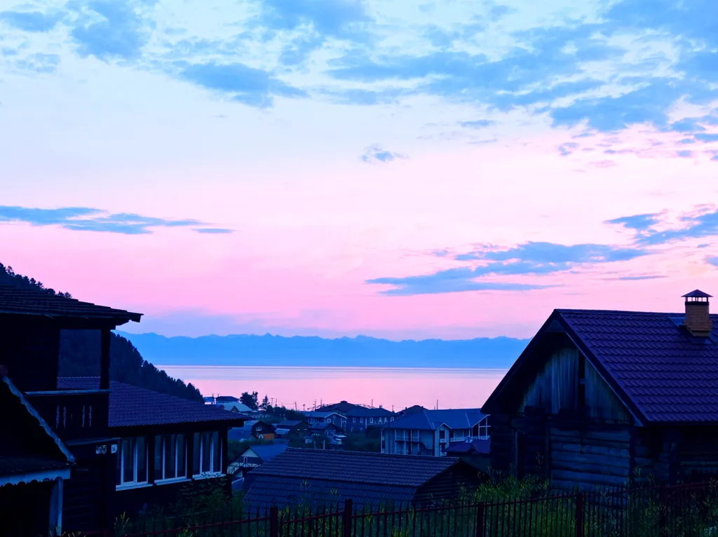 Студия - лофт с панорамным видом в центре Листвянки