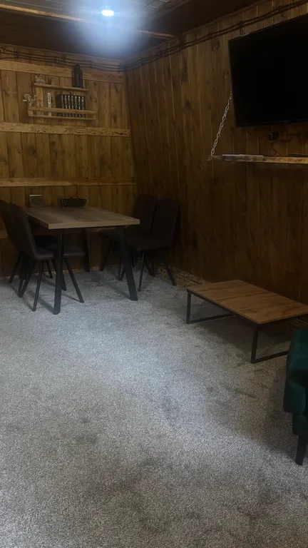 Уютный двухэтажный домик у реки, треугольник