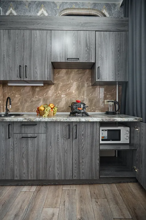 Студия с кованным балконом в историческом центре