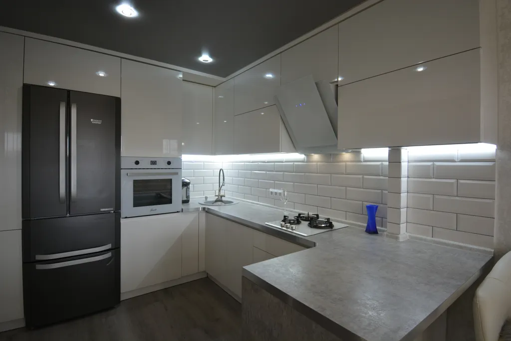 Трёхкомнатная квартира с раздельными комнатами двумя уборными и лифтом