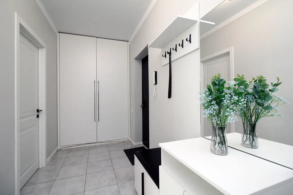 Comfort Gray у метро в центре города