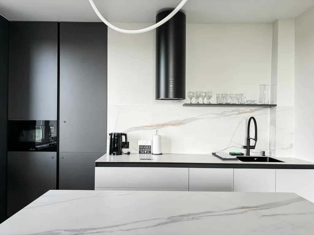 Дизайнерская евродвушка Океан у музея Мирового океана