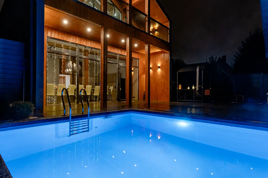 Баня и басейн в Ликино