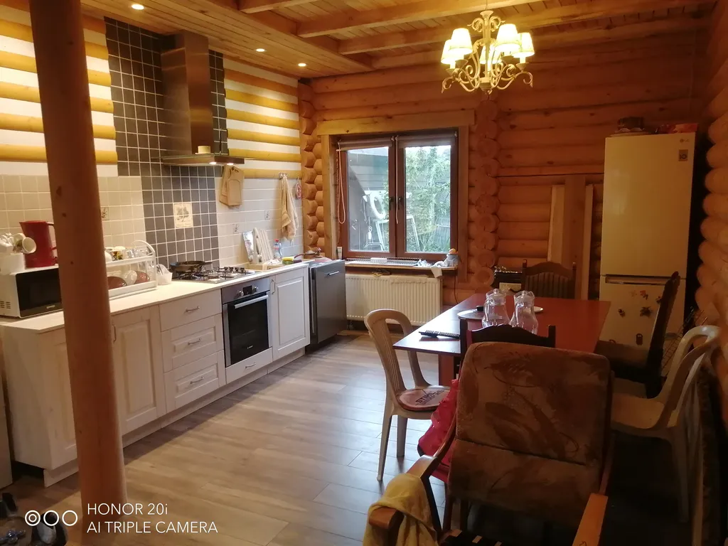 Дом из дерева у моря