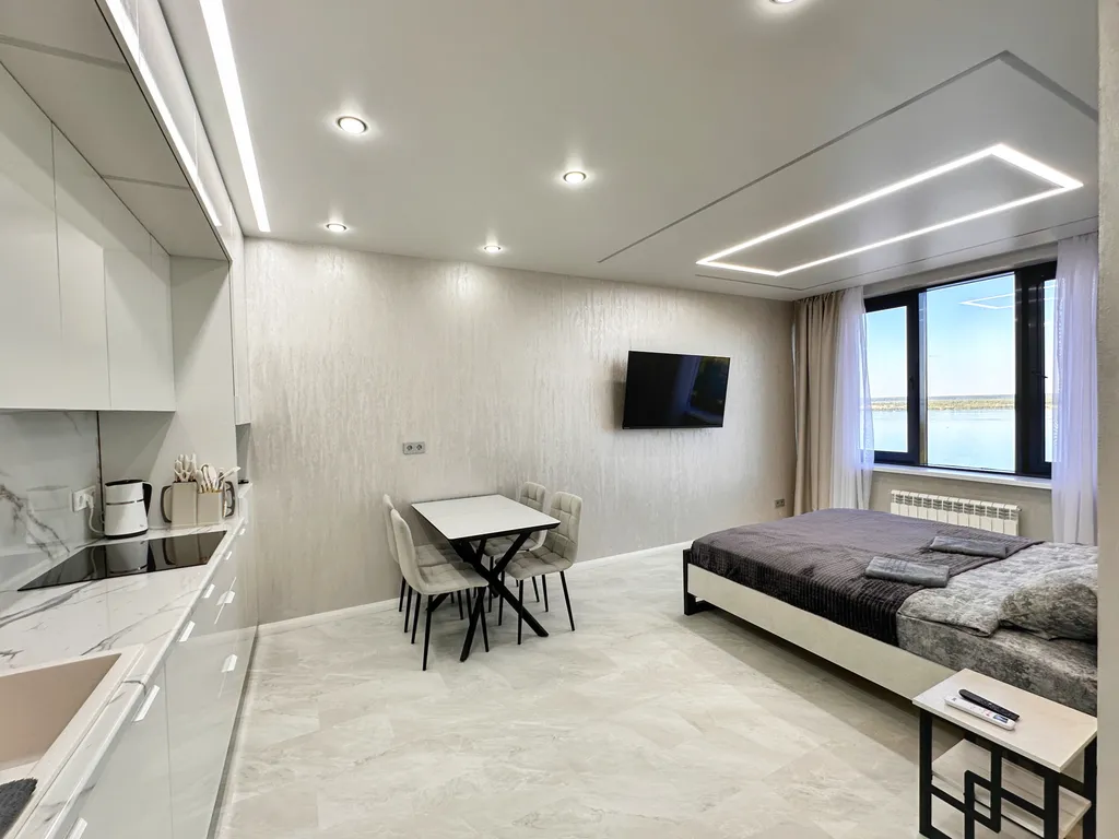 Студия на набережной с видом на Волгу