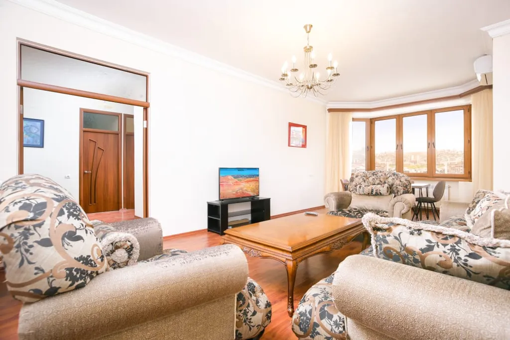 3-комнатная Квартира — аренда посуточно в Ереван