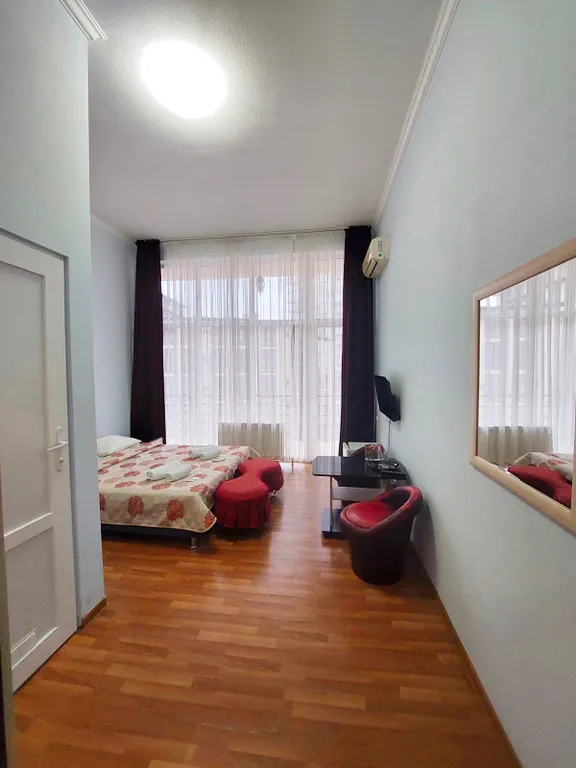 Двухместный номер с двуспальной кроватью и балконом