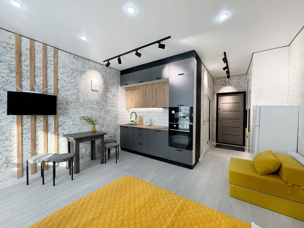 Светлая студия с панорамной лоджией