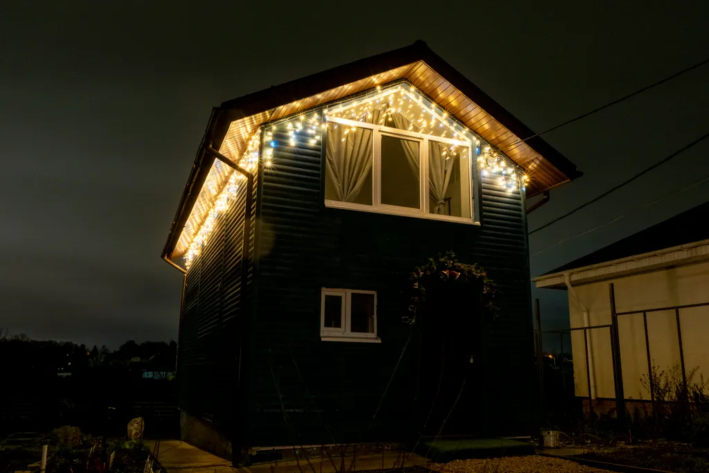 Дом в стиле лофт с своим озером на территории