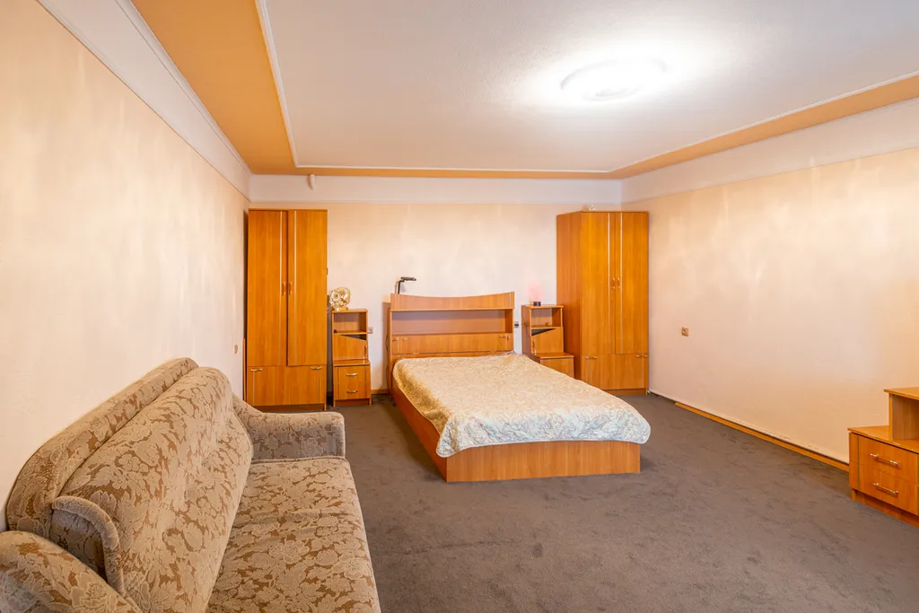 Дом у водоёма