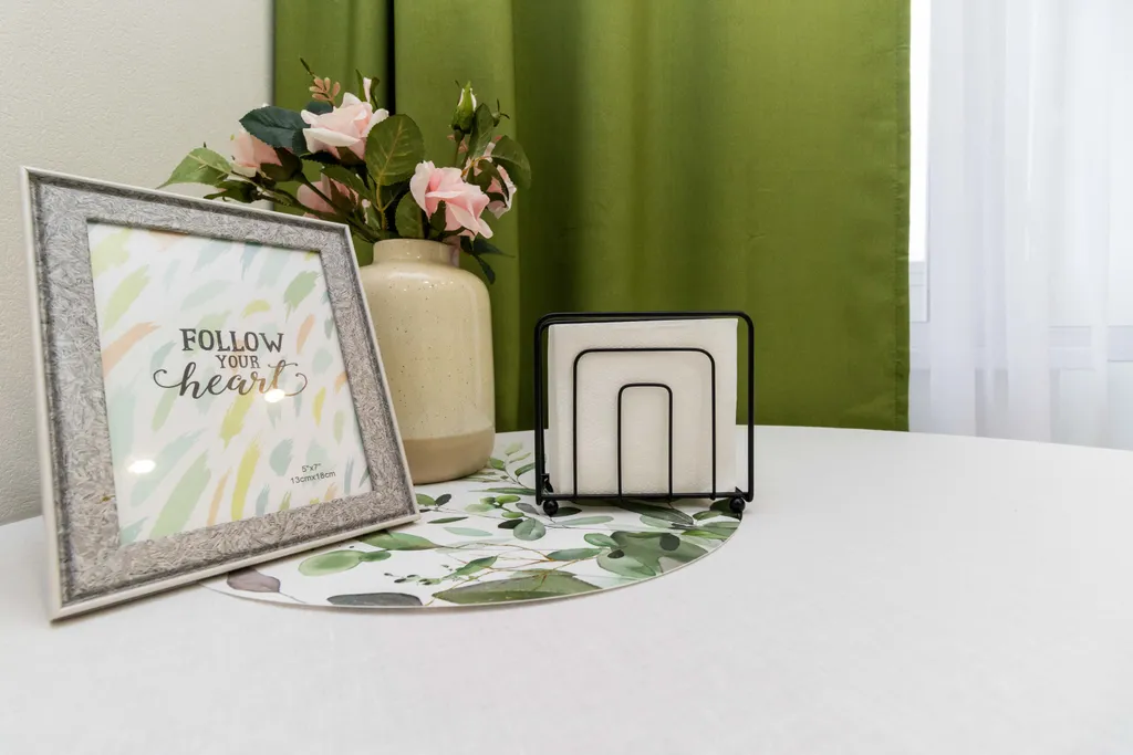 Квартира с жёлтым диваном