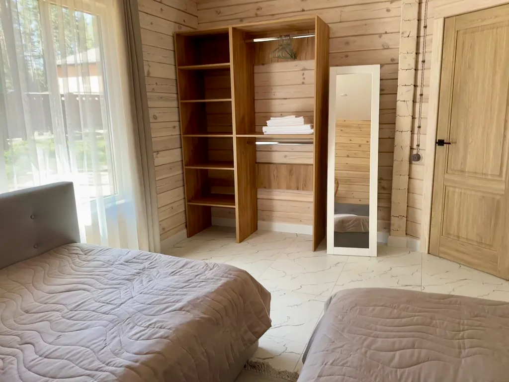 Уютный дом в сосновом лесу