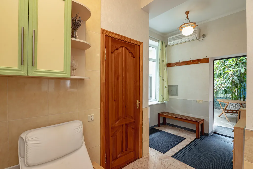 Уютная квартира в центре города со своим двориком