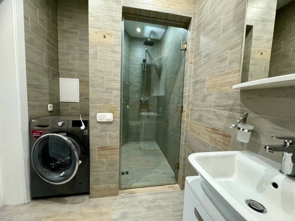 Дом с бассейном и баней у моря