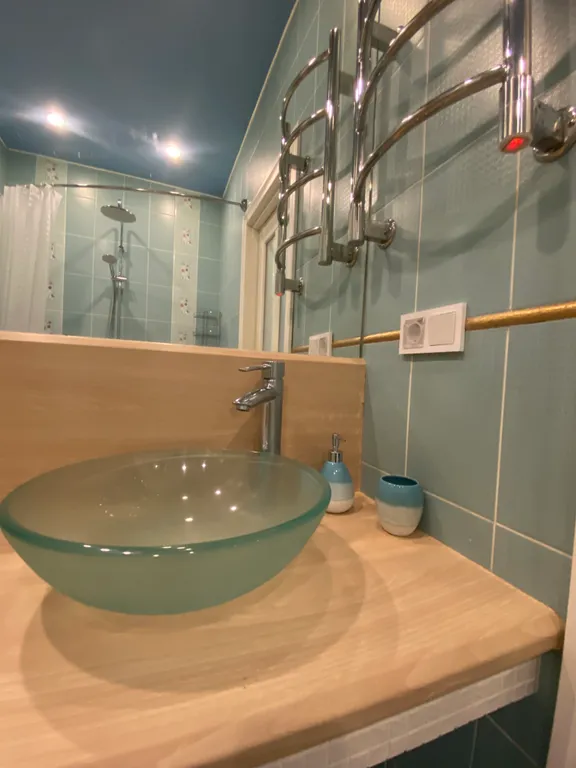 Стильная квартира с разноплановым освещением