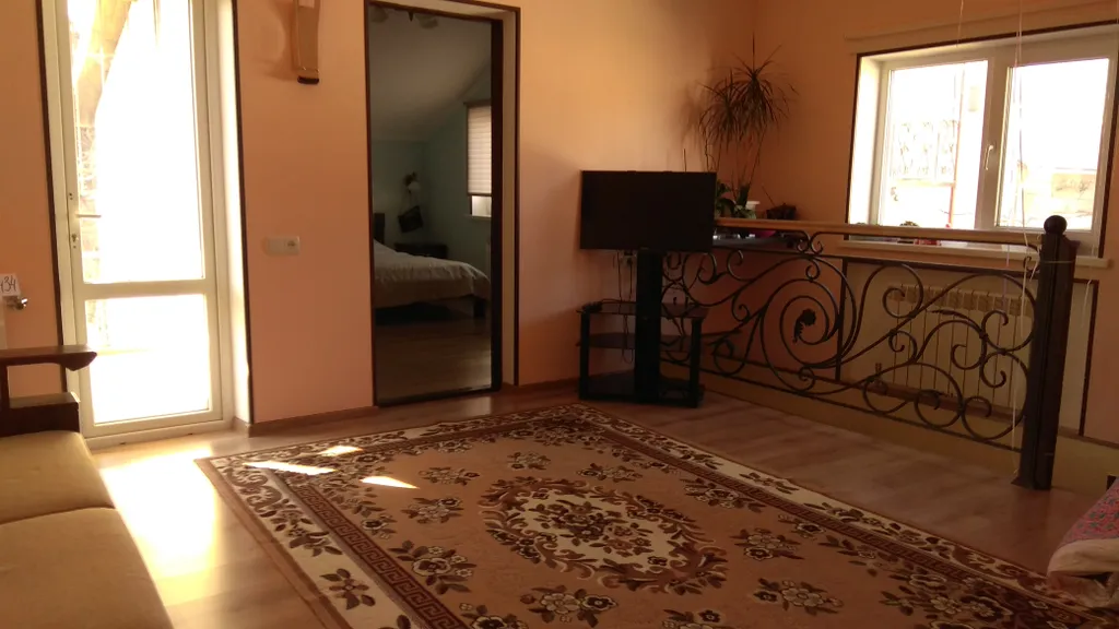 Коттедж Уютный двухэтажный коттедж с двориком — Евпатория