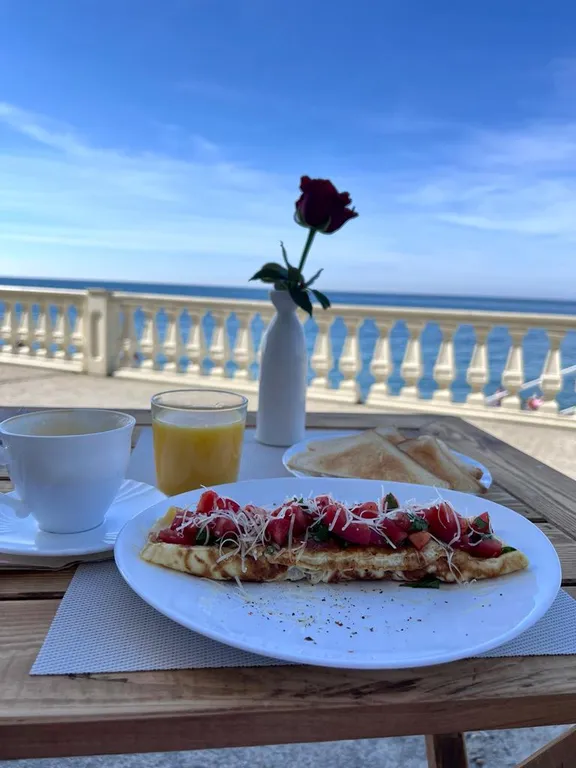 Апартаменты с собственной террасой меньше минуты до моря