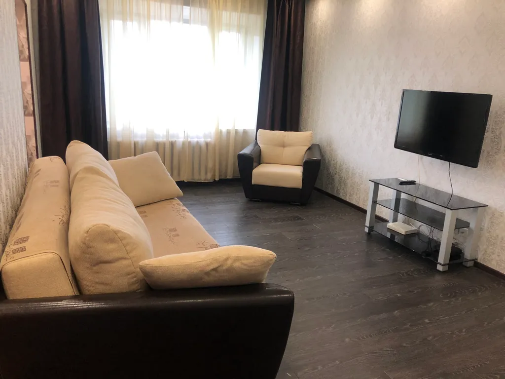 Отличная квартира с видом на площадь